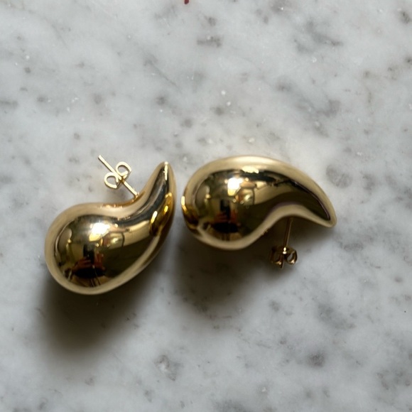 Designer inspired teardrop earrings. - Picture 6 of 6